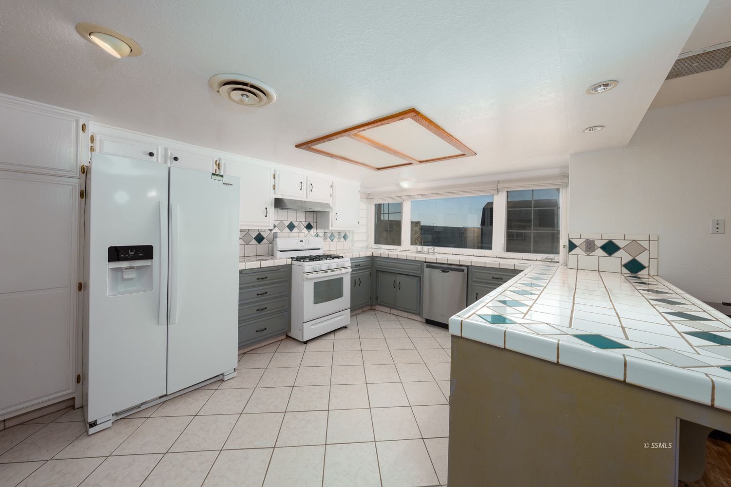 736 West Bataan Avenue Ridgecrest, CA 93555 - Photo 4 of 40 Gallery Image 4