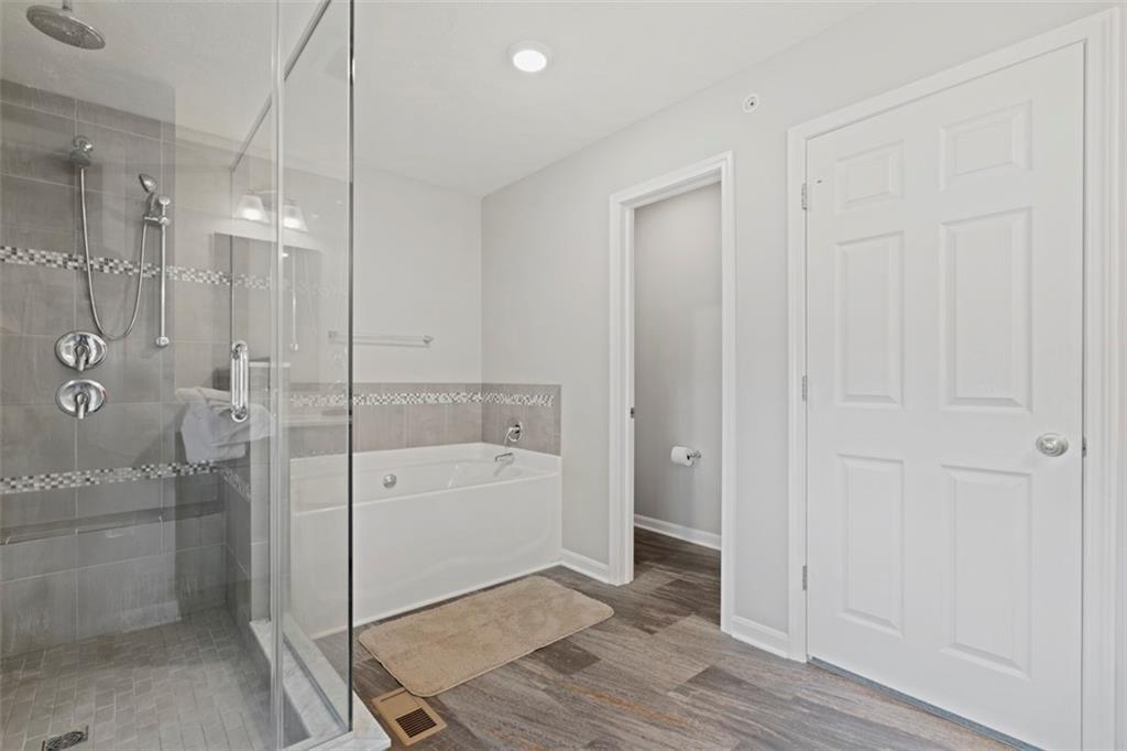 209 Lockheed Drive Coraopolis, PA 15108 - Photo 28 of 38 a bathroom with a bathtub and shower