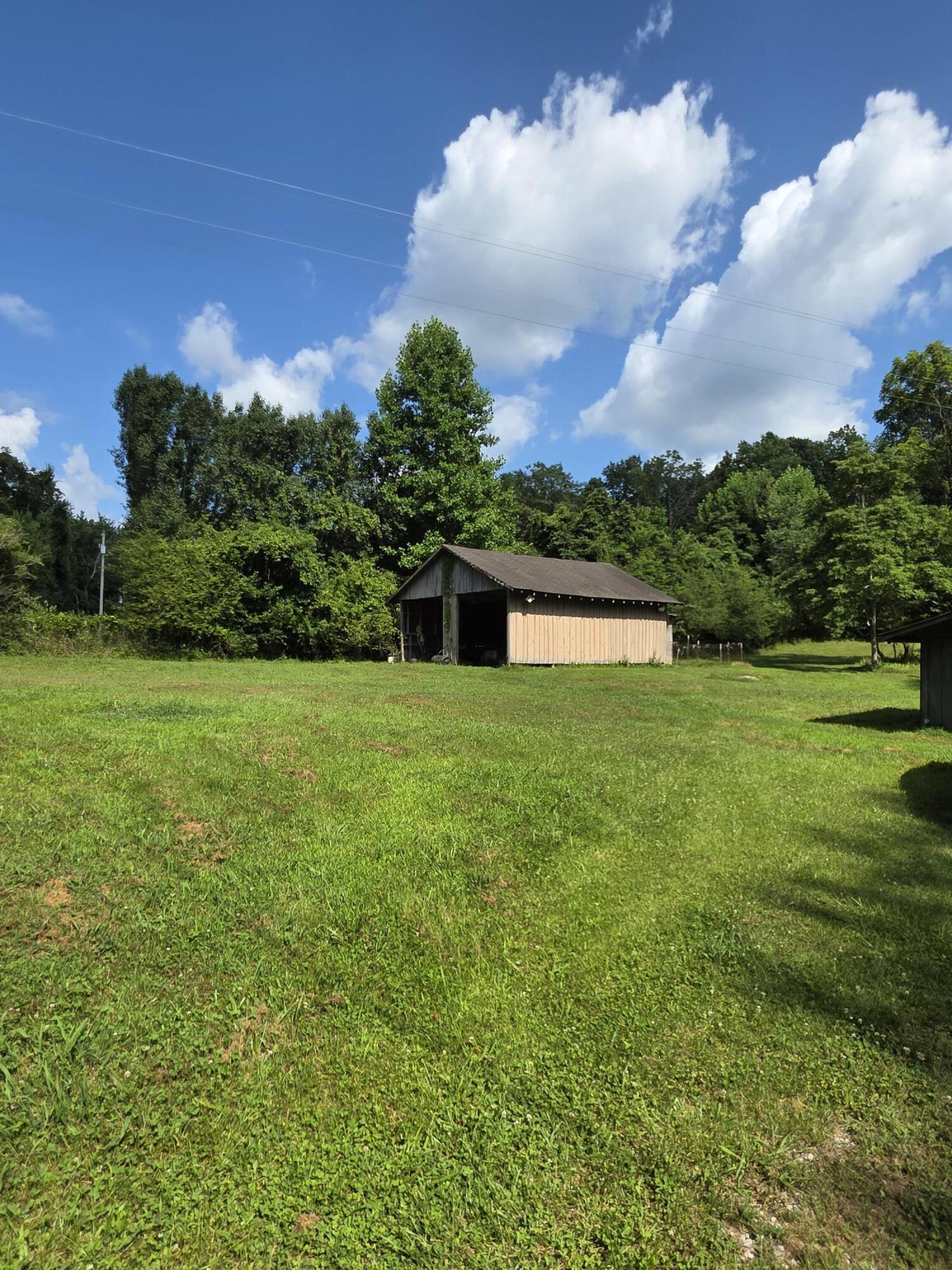 19314 South Pittsburg Mountain Road Sewanee, TN 37375 - Photo 4 of 19 Barn