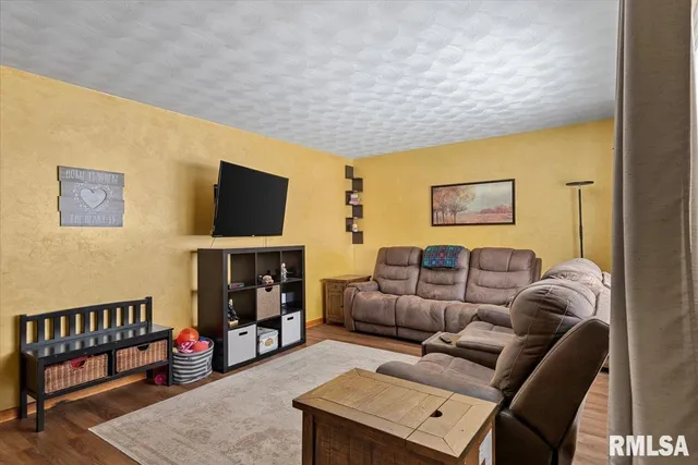 $185,000 | 10 Royal Road, Springfield, IL 62702