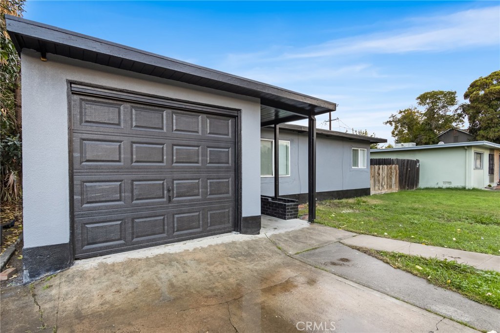 1675 Rose Avenue Merced, CA 95341 - Photo 14 of 17 front view of a house with a yard