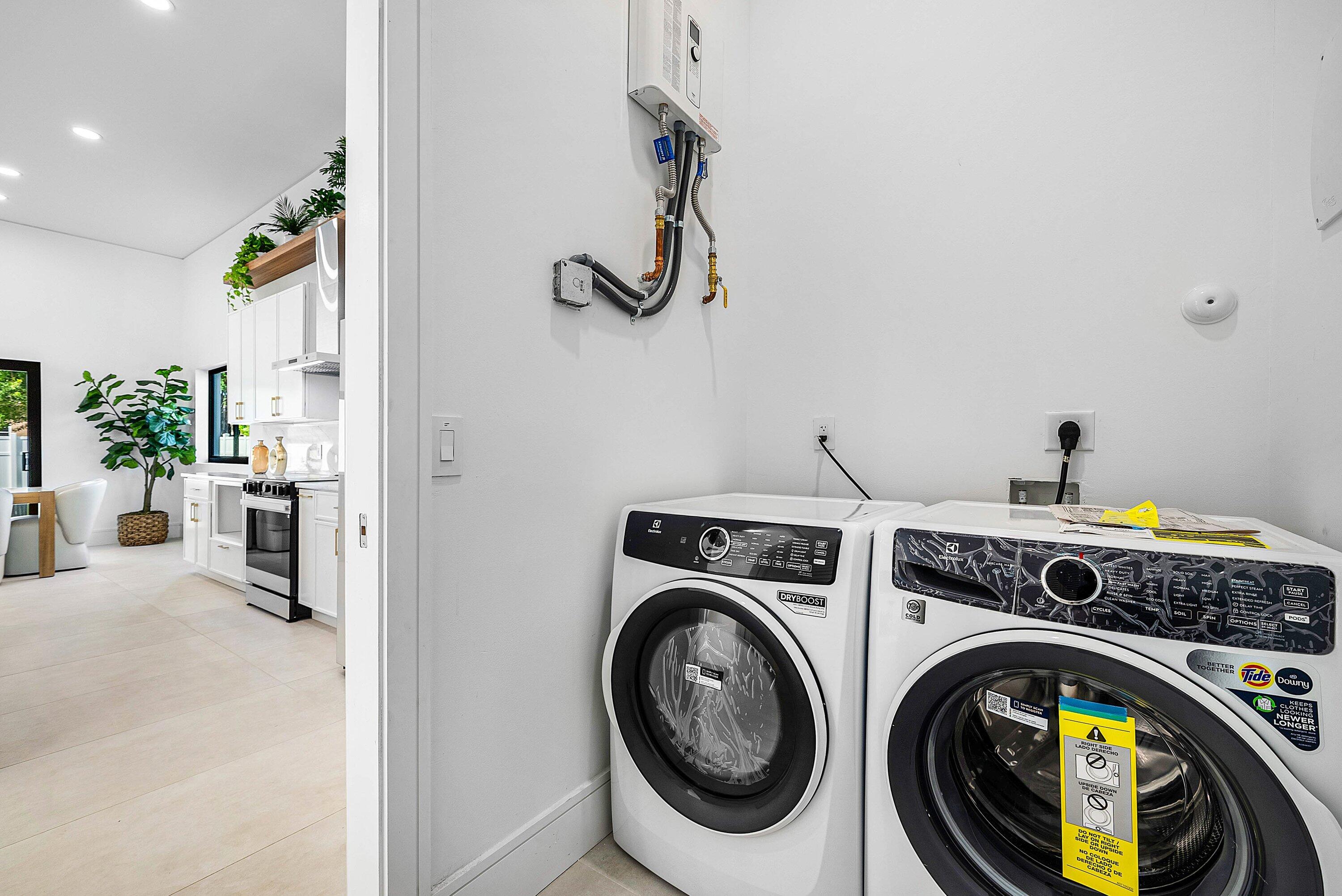 3361 Northeast 4th Avenue Boca Raton, FL 33431 - Photo 26 of 44 a utility room with dryer and washer