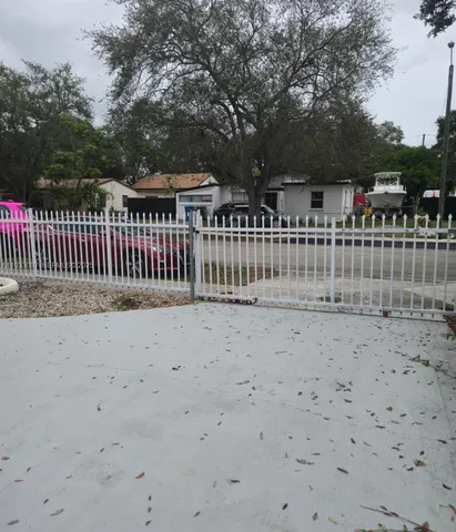 $1,800 | 38 Edmund Road, Unit 1, West Park, FL 33023