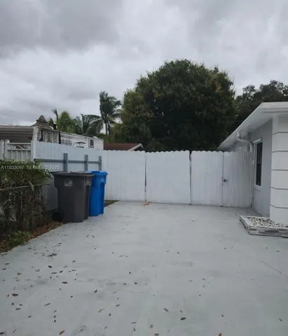 $1,800 | 38 Edmund Road, Unit 1, West Park, FL 33023