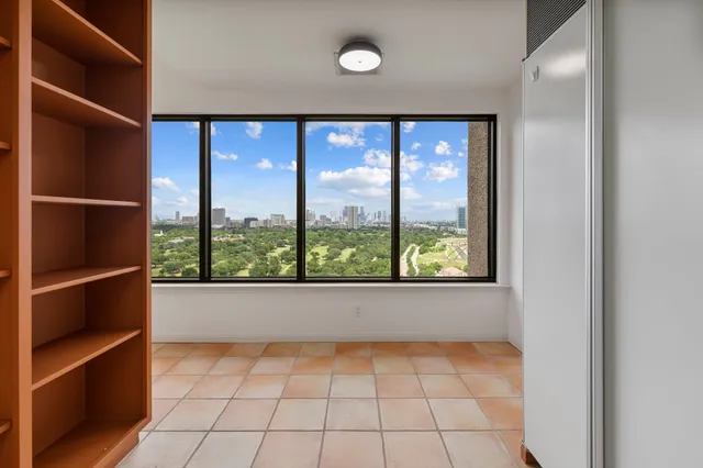 $585,000 | 2001 Holcombe Boulevard, Unit 1801, Houston, TX 77030