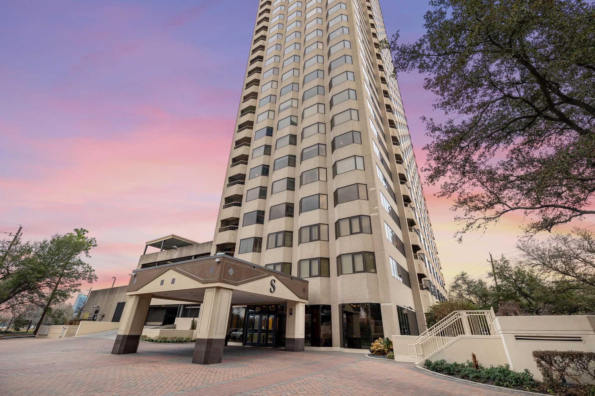 2001 Holcombe Boulevard, Unit 1801 Houston, TX 77030 - Photo 24 of 31 a front view of a building