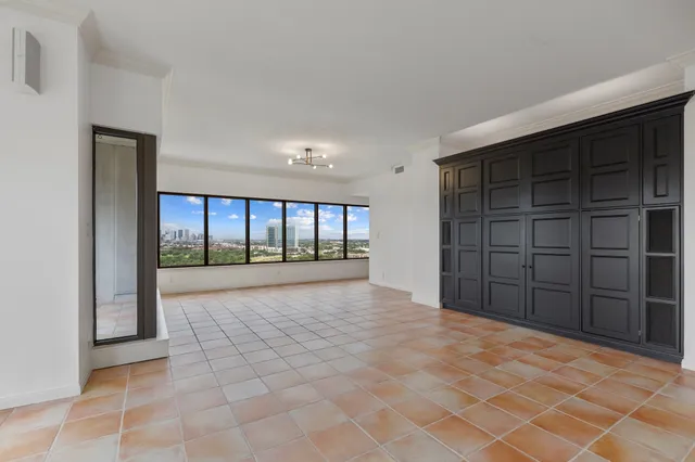 $585,000 | 2001 Holcombe Boulevard, Unit 1801, Houston, TX 77030