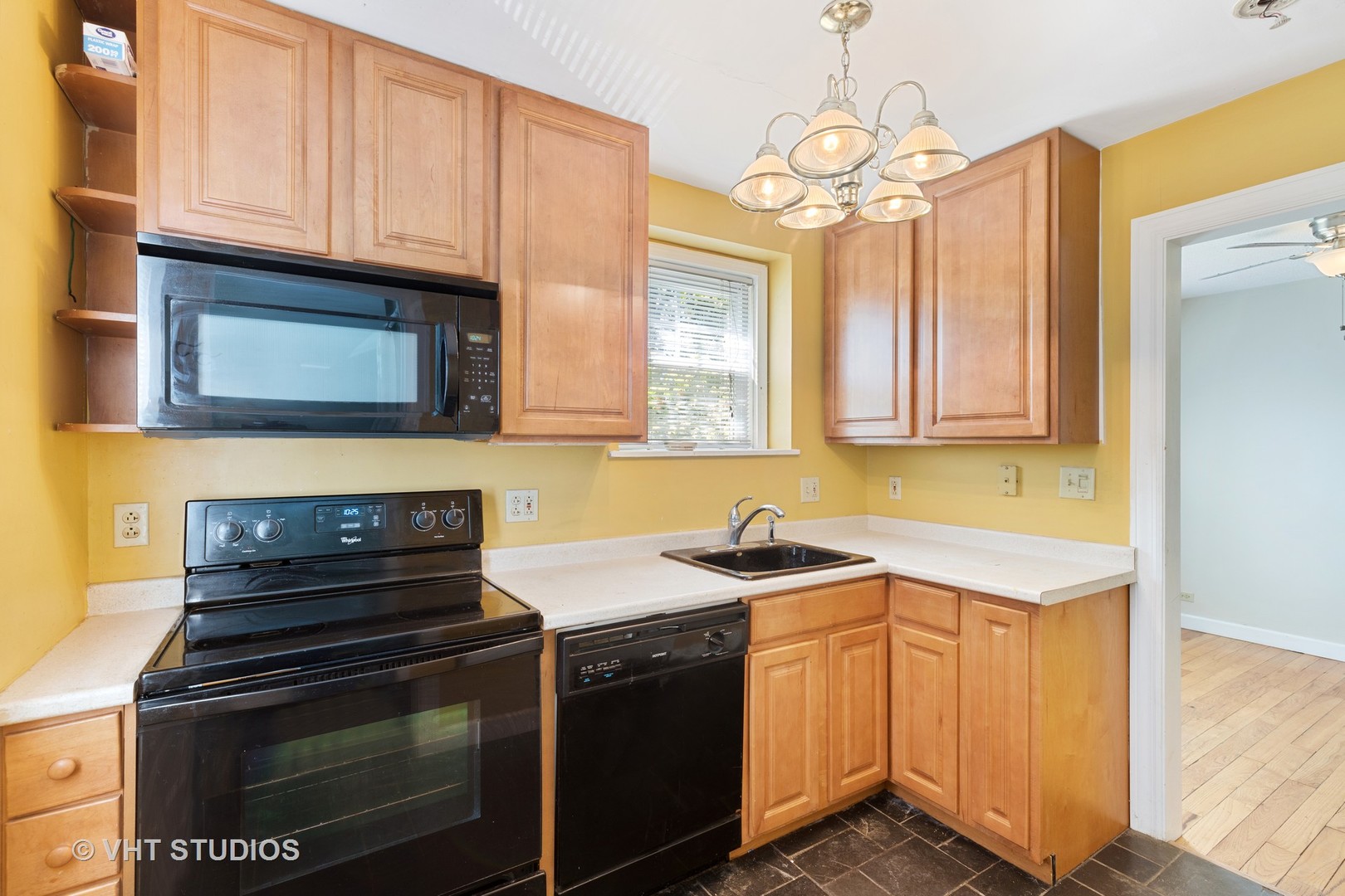 165 East Burlington Street Riverside, IL 60546 - Photo 2 of 10
