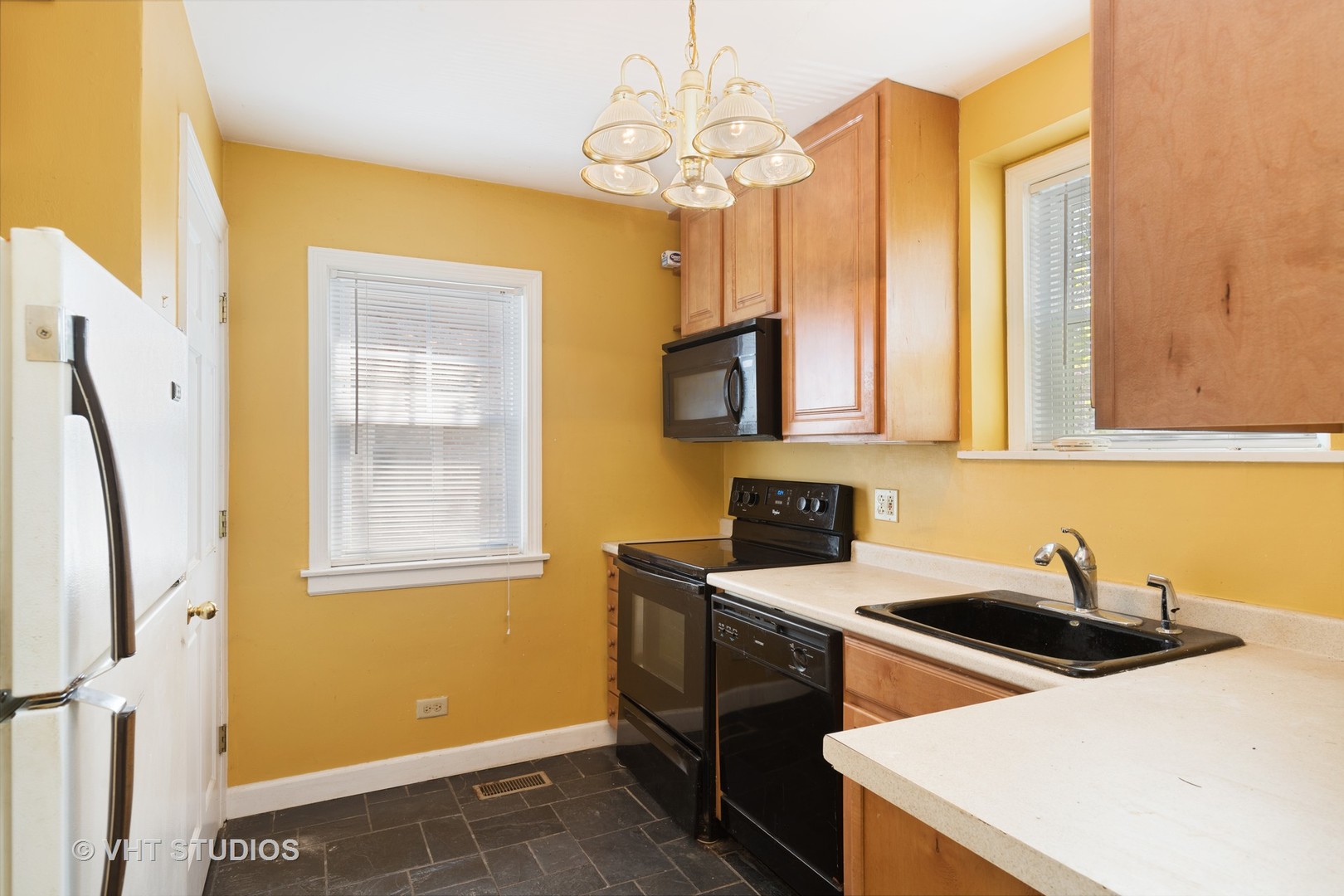165 East Burlington Street Riverside, IL 60546 - Photo 3 of 10