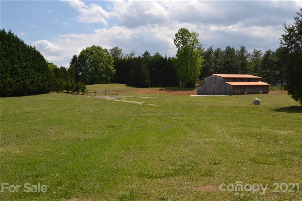 3511 Thunder Road Maiden, NC 28650 - Photo 2 of 44 a backyard of a house with lots of green space