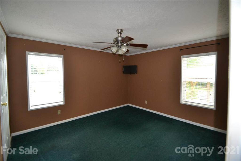 3511 Thunder Road Maiden, NC 28650 - Photo 27 of 44 an empty room with a window