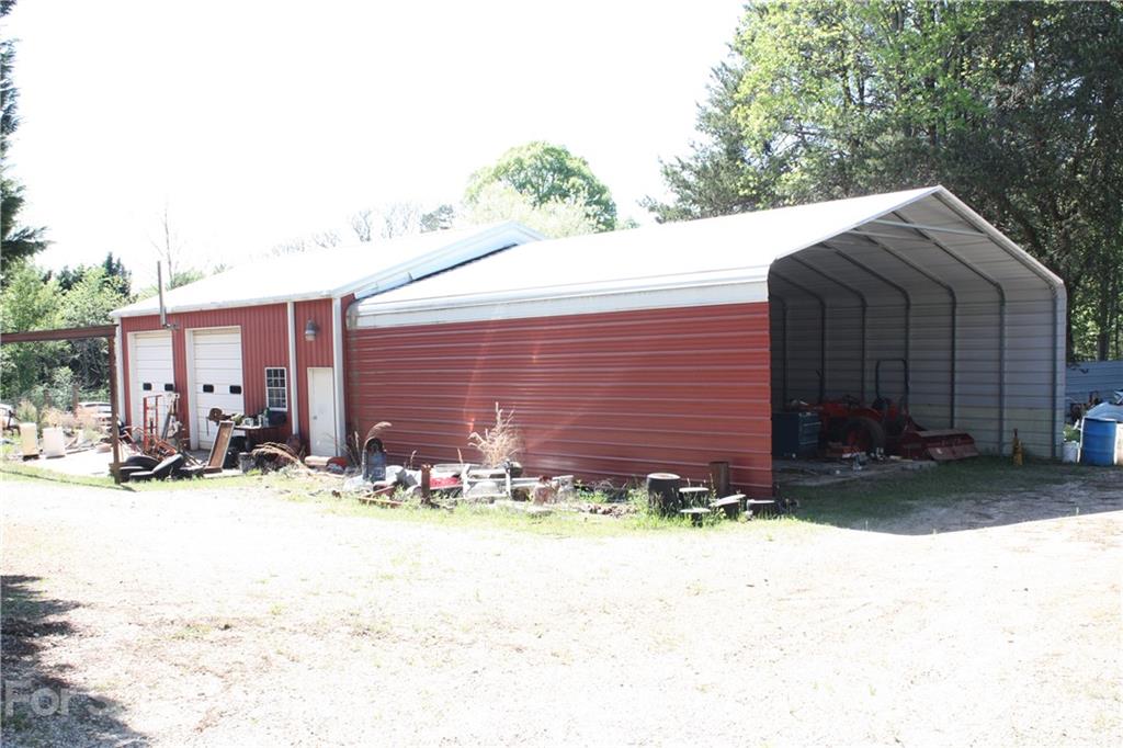 3511 Thunder Road Maiden, NC 28650 - Photo 40 of 44 a view of a backyard of the house