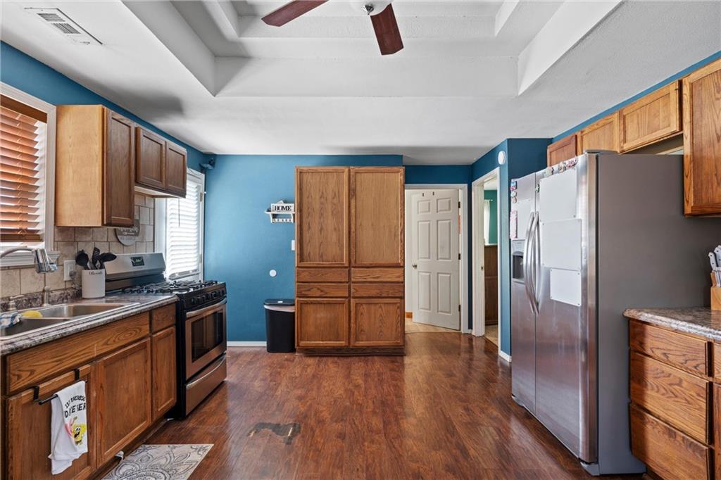407 North Foreman Street Caney, KS 67333 - Photo 14 of 47