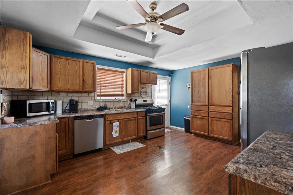 407 North Foreman Street Caney, KS 67333 - Photo 15 of 47
