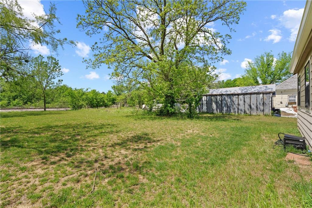 407 North Foreman Street Caney, KS 67333 - Photo 31 of 47