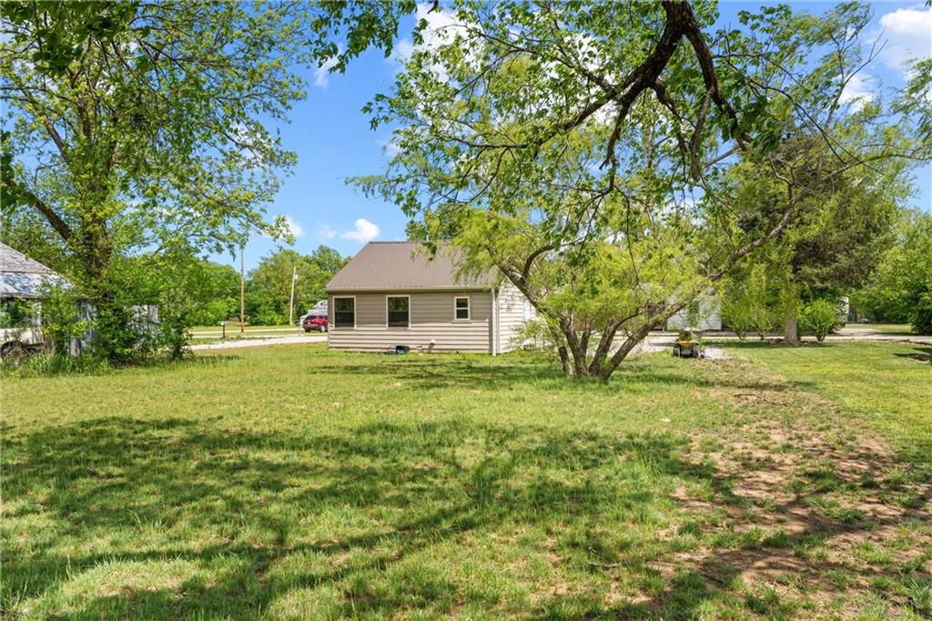 407 North Foreman Street Caney, KS 67333 - Photo 32 of 47