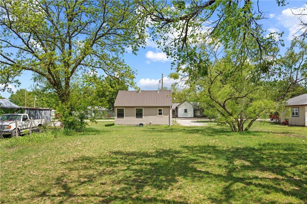 407 North Foreman Street Caney, KS 67333 - Photo 33 of 47