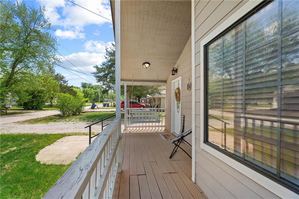407 North Foreman Street Caney, KS 67333 - Photo 6 of 47