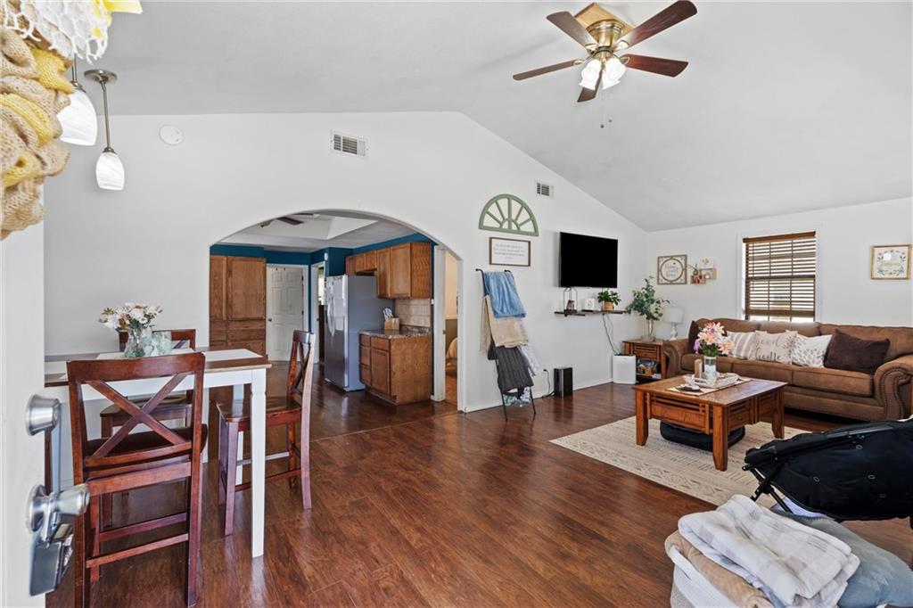 407 North Foreman Street Caney, KS 67333 - Photo 8 of 47