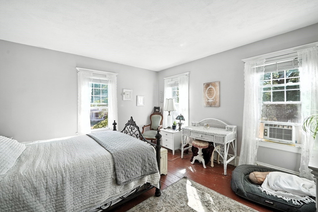 96 Firglade Avenue Springfield, MA 01108 - Photo 20 of 31 a living room with furniture and a window