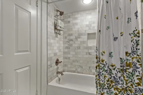 $525,000 | 334 West Medlock Drive, Unit D102, Phoenix, AZ 85013