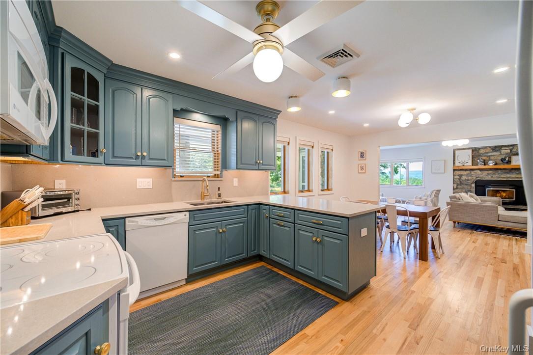90 Onderdonk Road Warwick, NY 10990 - Photo 8 of 32 Spacious kitchen layout that flows open to the living room offers a wonderful setting for entertaining!