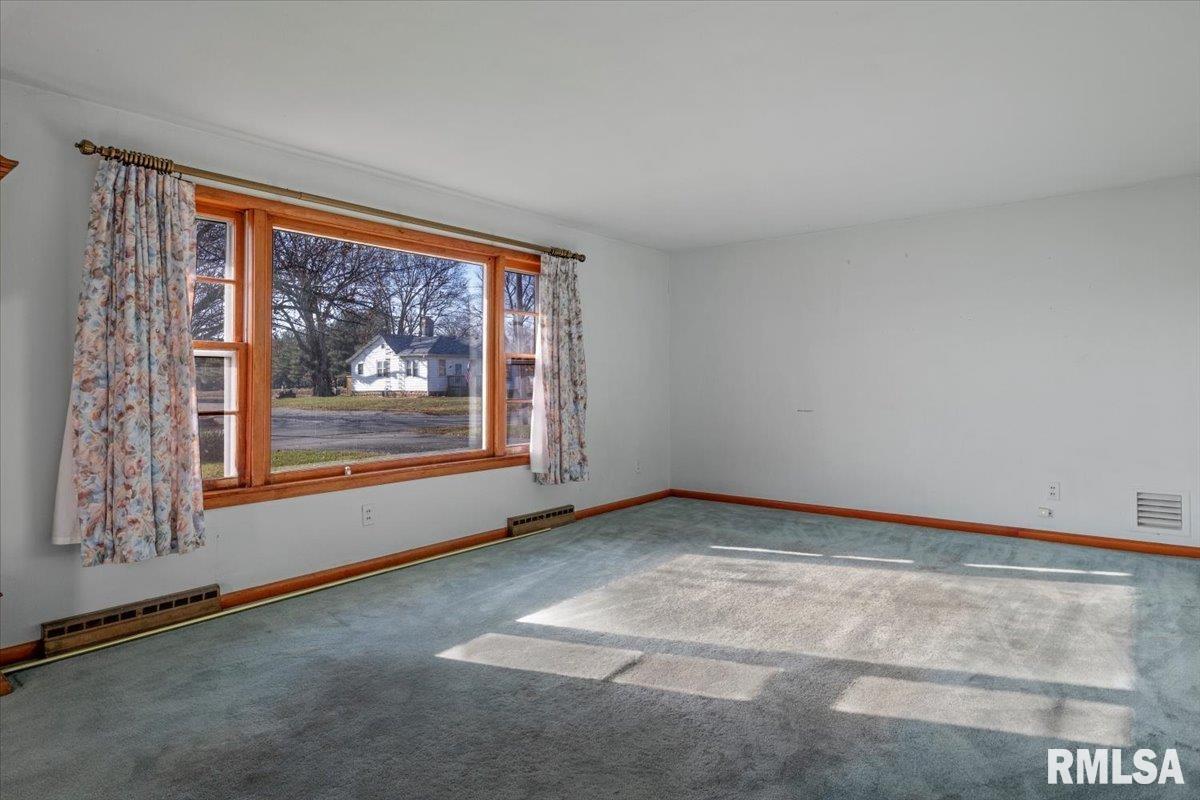 1011 Rutledge Street Pawnee, IL 62558 - Photo 3 of 35