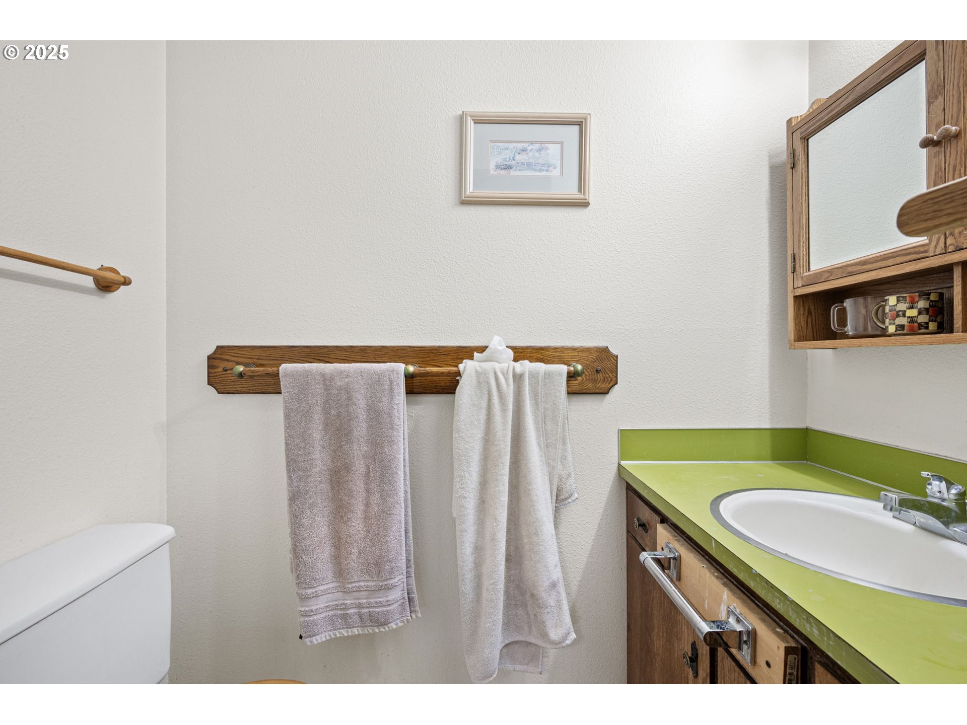 1429 Delrose Avenue Springfield, OR 97477 - Photo 11 of 21 a bathroom with a sink and a mirror