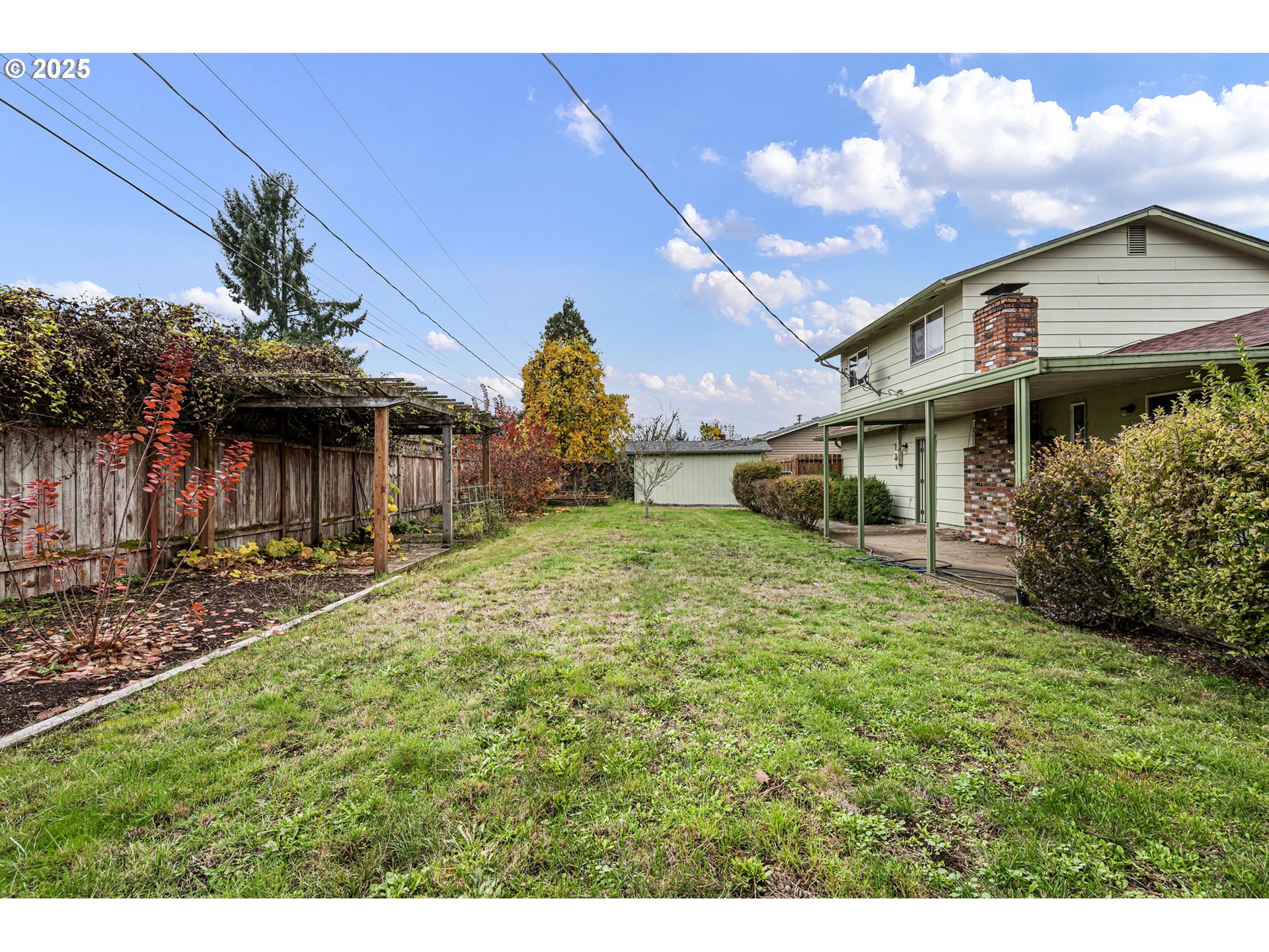 1429 Delrose Avenue Springfield, OR 97477 - Photo 15 of 21 a front view of a house with a yard