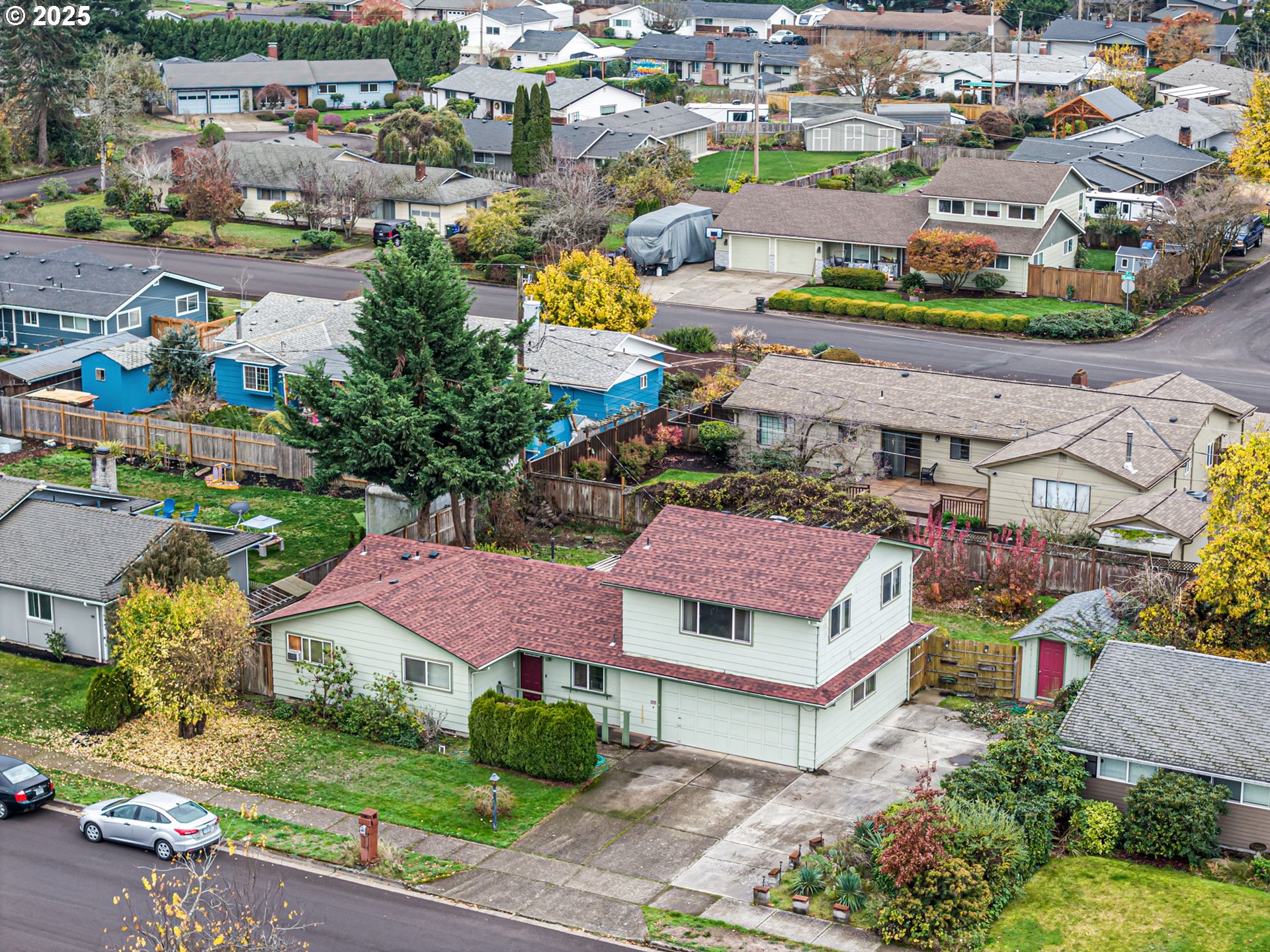1429 Delrose Avenue Springfield, OR 97477 - Photo 20 of 21 an aerial view of residential houses and outdoor space