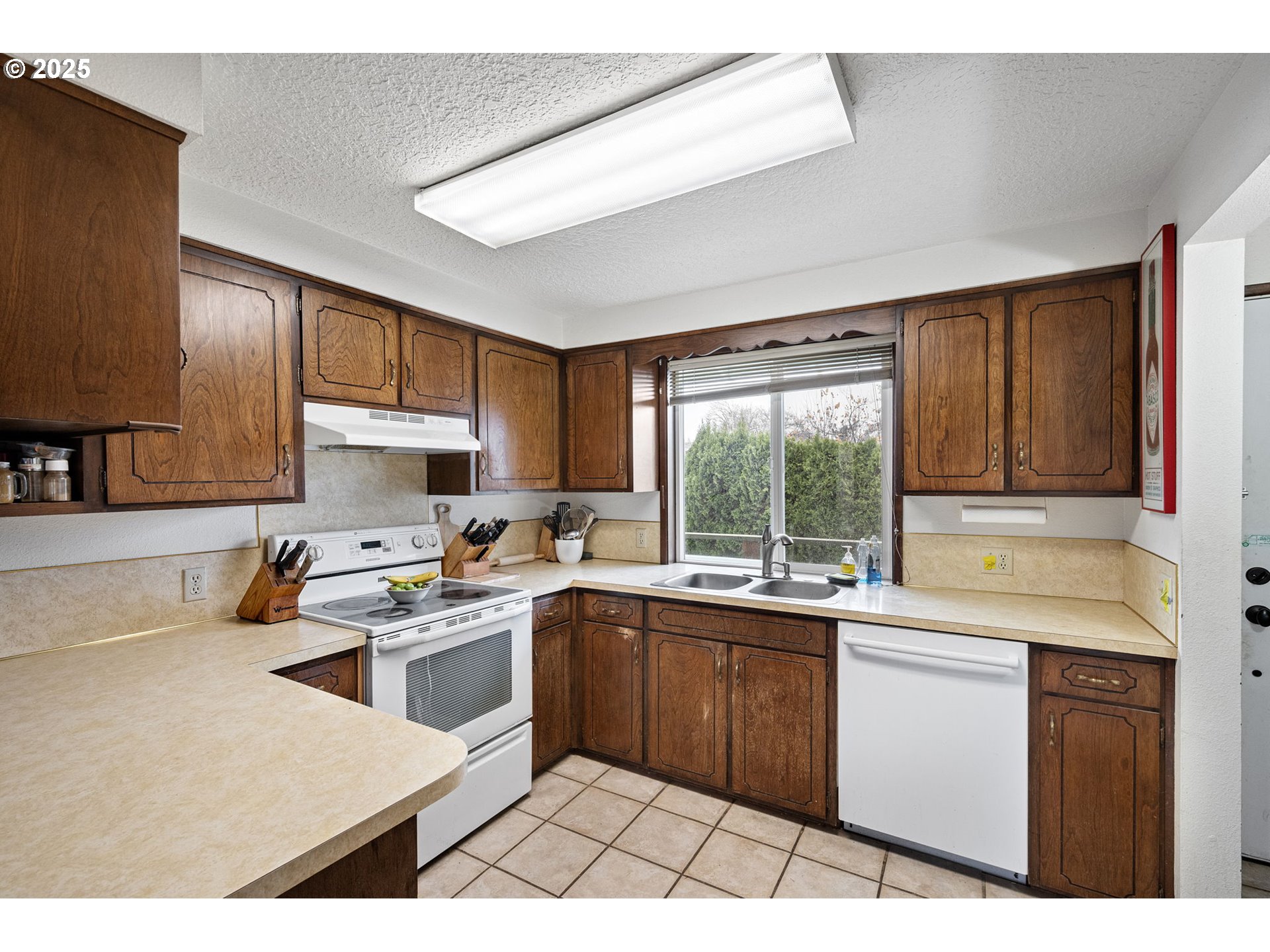 1429 Delrose Avenue Springfield, OR 97477 - Photo 2 of 21 a kitchen with a sink stove top oven and cabinets