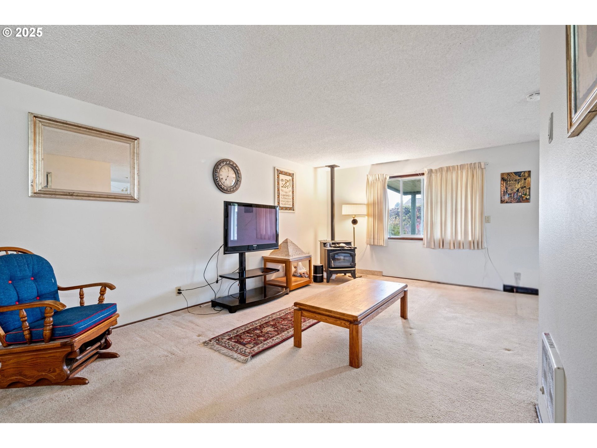 1429 Delrose Avenue Springfield, OR 97477 - Photo 4 of 21 a living room with furniture and a wooden floor