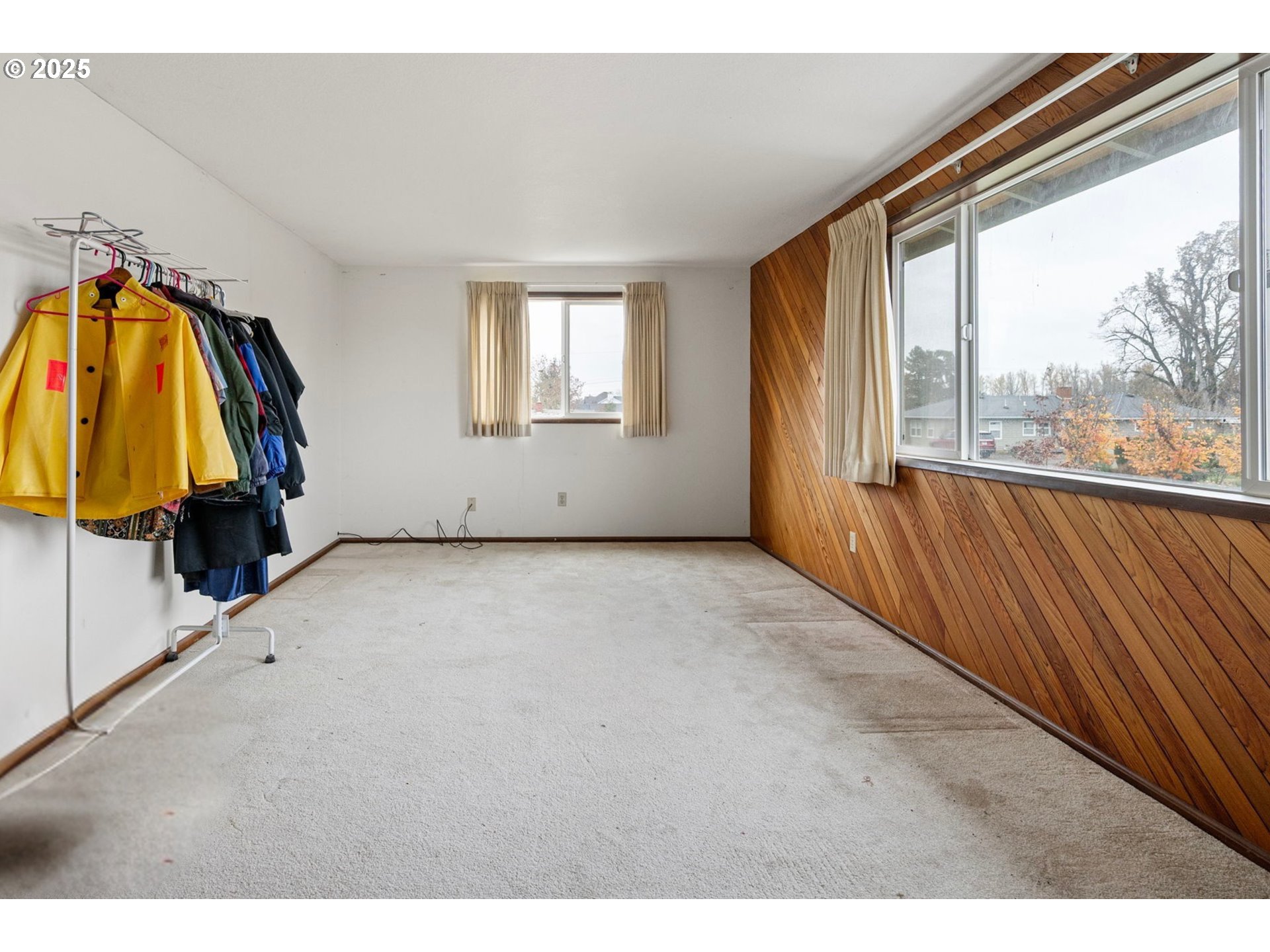 1429 Delrose Avenue Springfield, OR 97477 - Photo 5 of 21 a view of a room that has a bed and a window