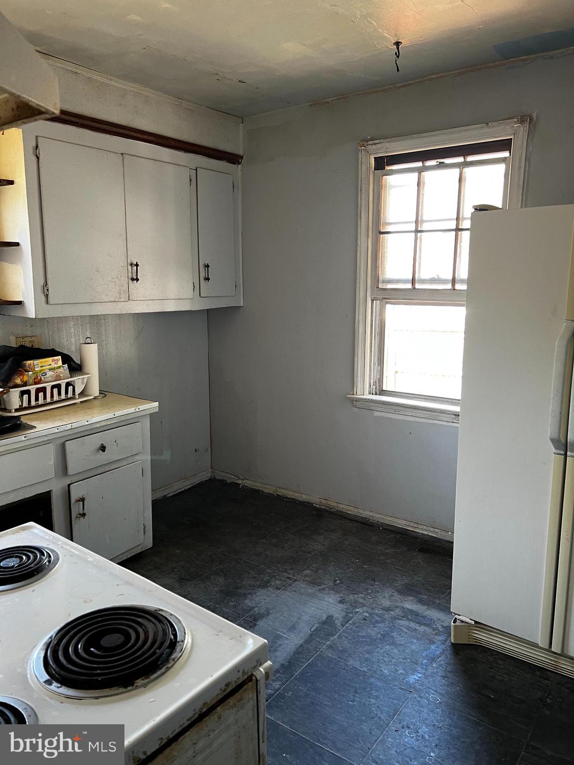 41 Churchtown Road Pennsville, NJ 08070 - Photo 3 of 20 a kitchen with a stove and a sink