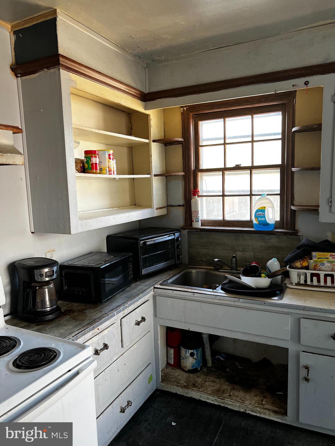 41 Churchtown Road Pennsville, NJ 08070 - Photo 4 of 20 a kitchen with stainless steel appliances a stove and a microwave