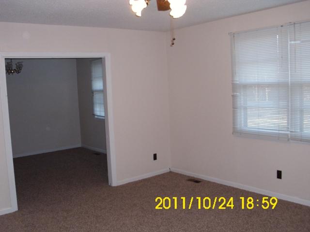 1462 Keesee Road Clarksville, TN 37040 - Photo 7 of 20 Living Room