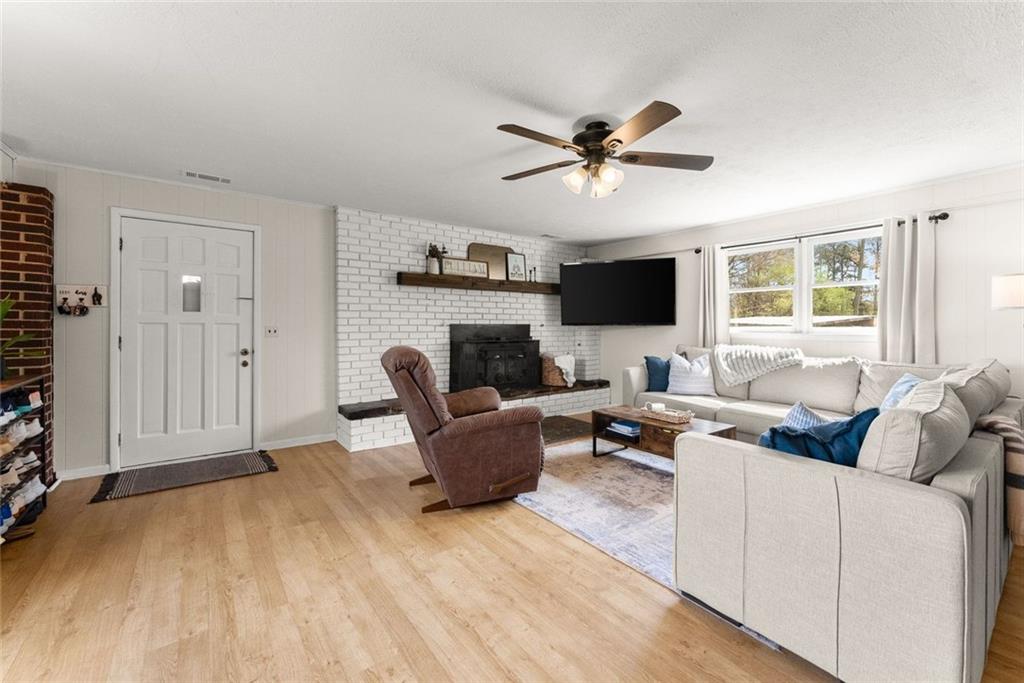 6958 County Line Drive Lula, GA 30554 - Photo 7 of 48