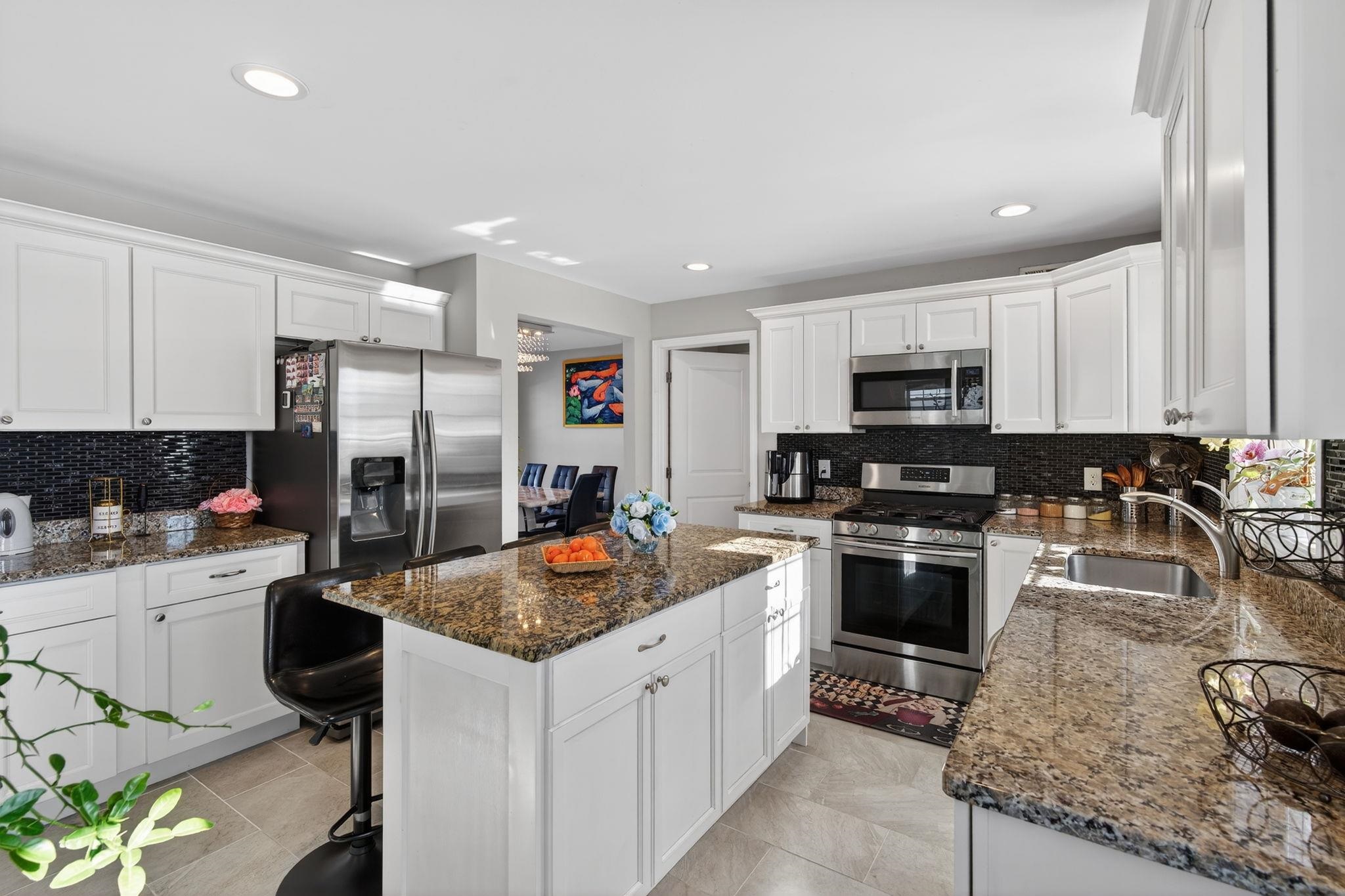 73 King Street Nashua, NH 03060 - Photo 2 of 44