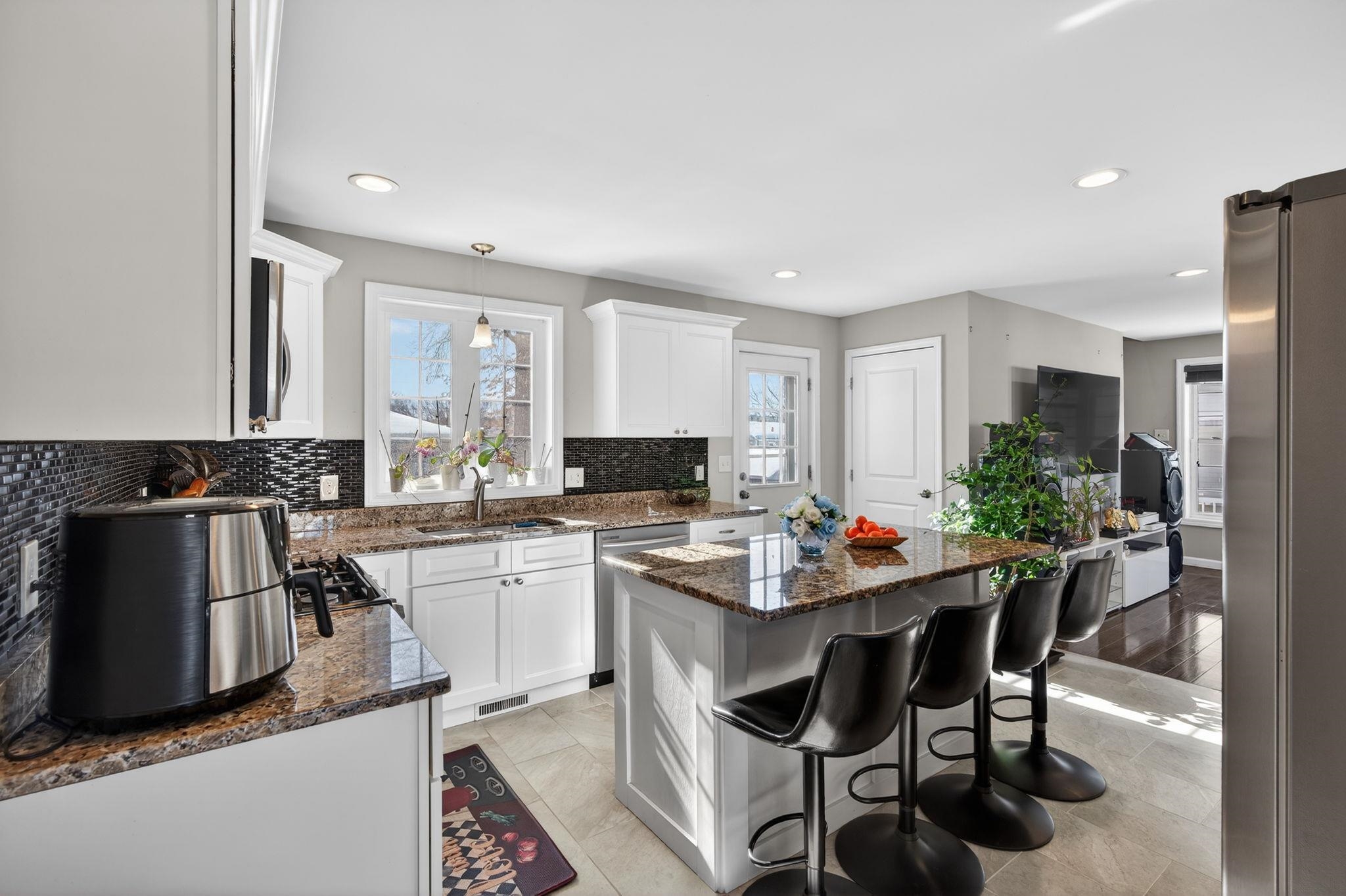 73 King Street Nashua, NH 03060 - Photo 25 of 44