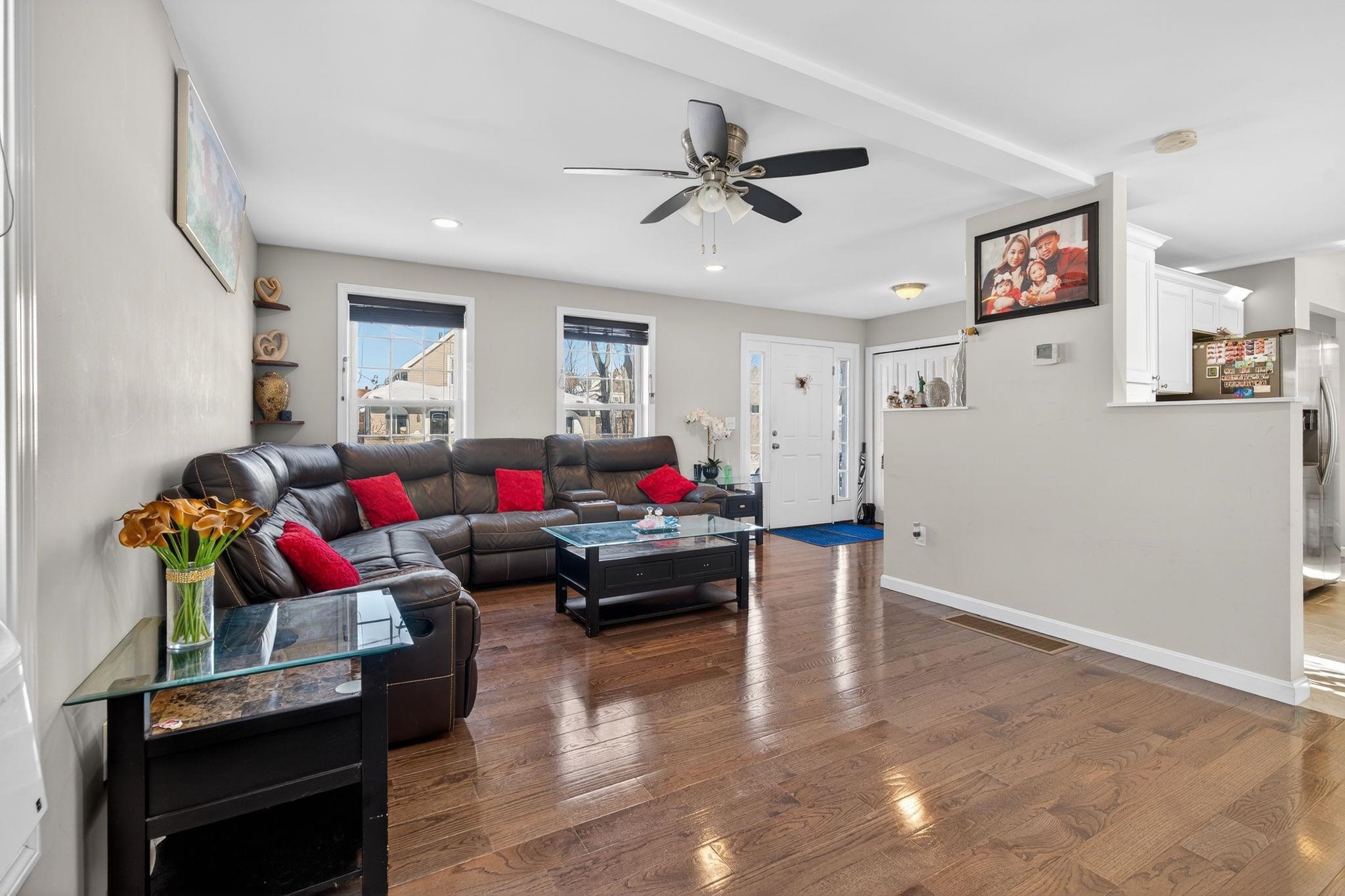 73 King Street Nashua, NH 03060 - Photo 3 of 44