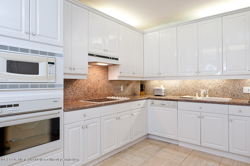 2155 Ibis Isle Road, Unit 16 Palm Beach, FL 33480 - Photo 8 of 10 Kitchen