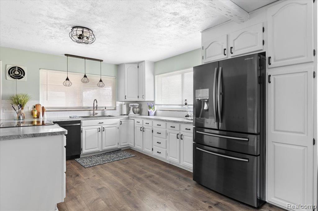 1933 John R Road Rochester Hills, MI 48307 - Photo 30 of 60