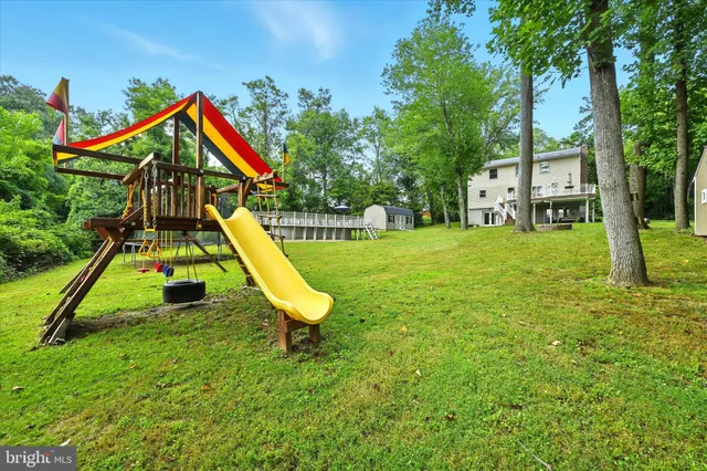 a view of a house with a yard and plants