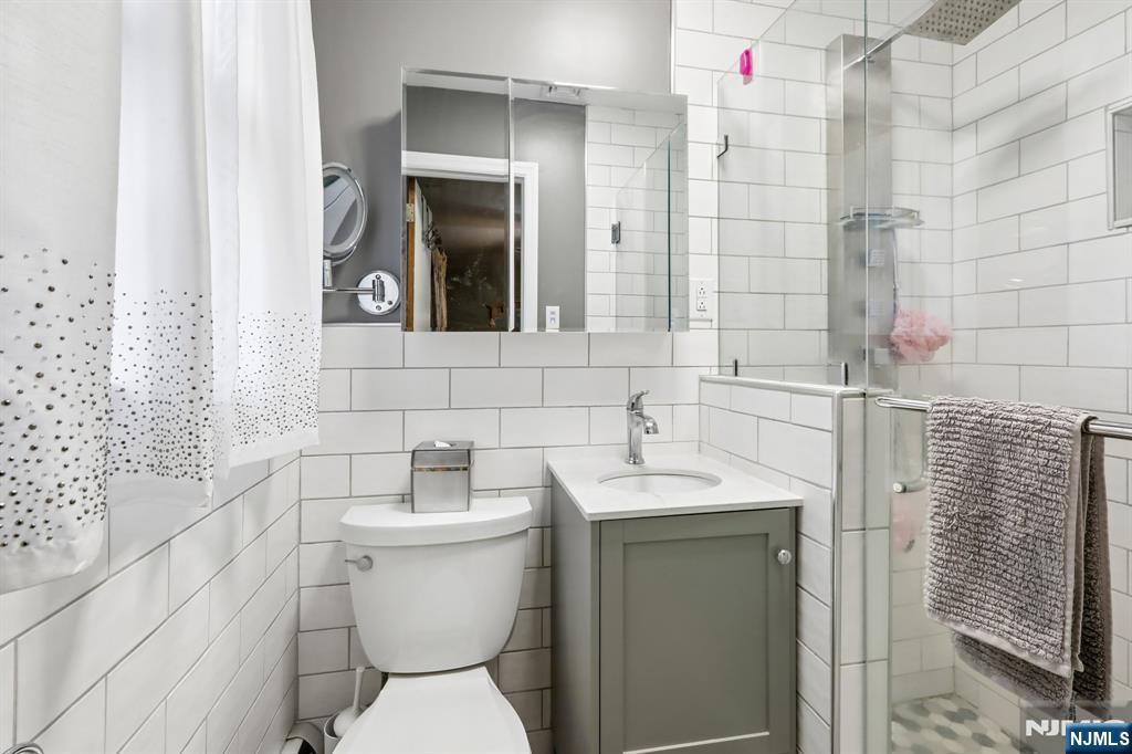 123 Midwood Road Paramus, NJ 07652 - Photo 24 of 46