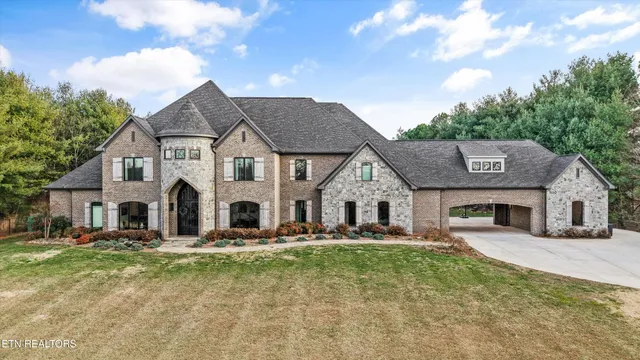 $2,400,000 | 3521 Big Springs Road, Maryville, TN 37801