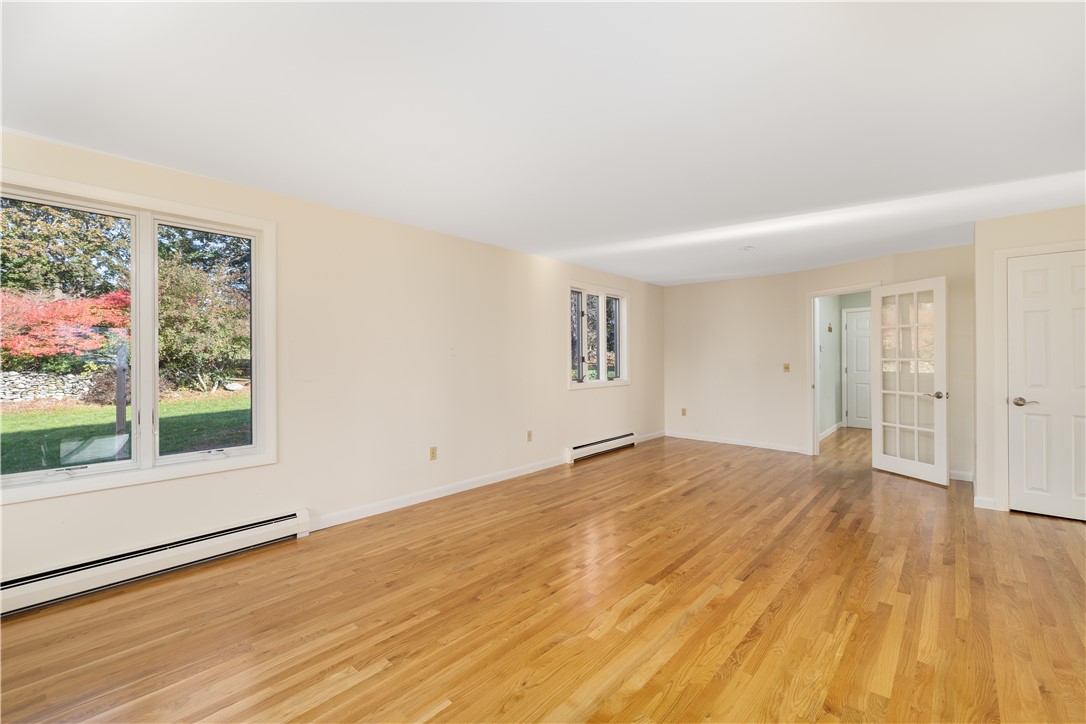 1 Coggeshall Circle Middletown, RI 02842 - Photo 14 of 40 Living Room