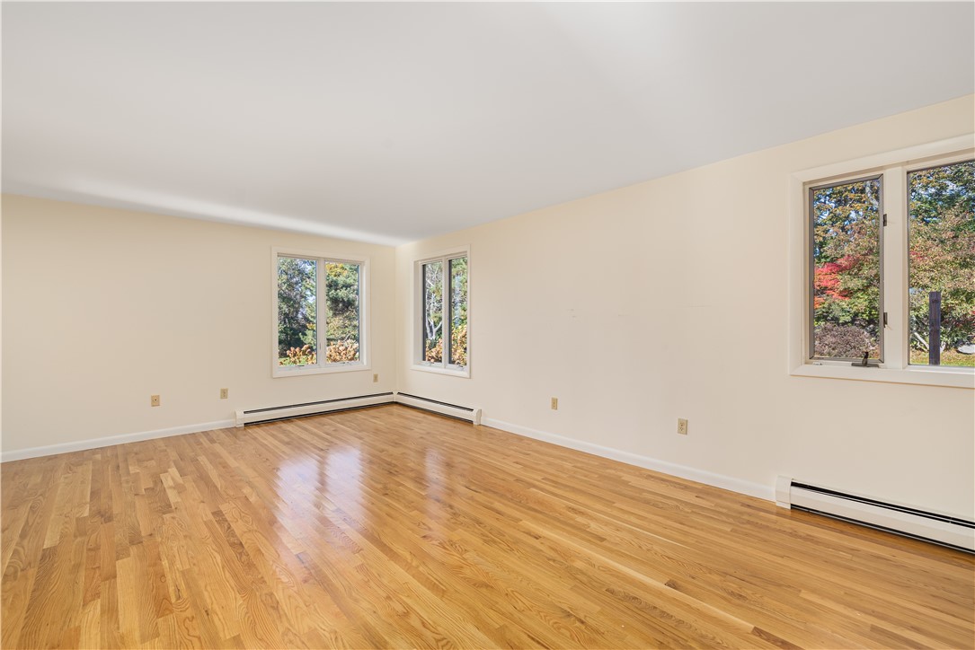 1 Coggeshall Circle Middletown, RI 02842 - Photo 16 of 40 Living Room