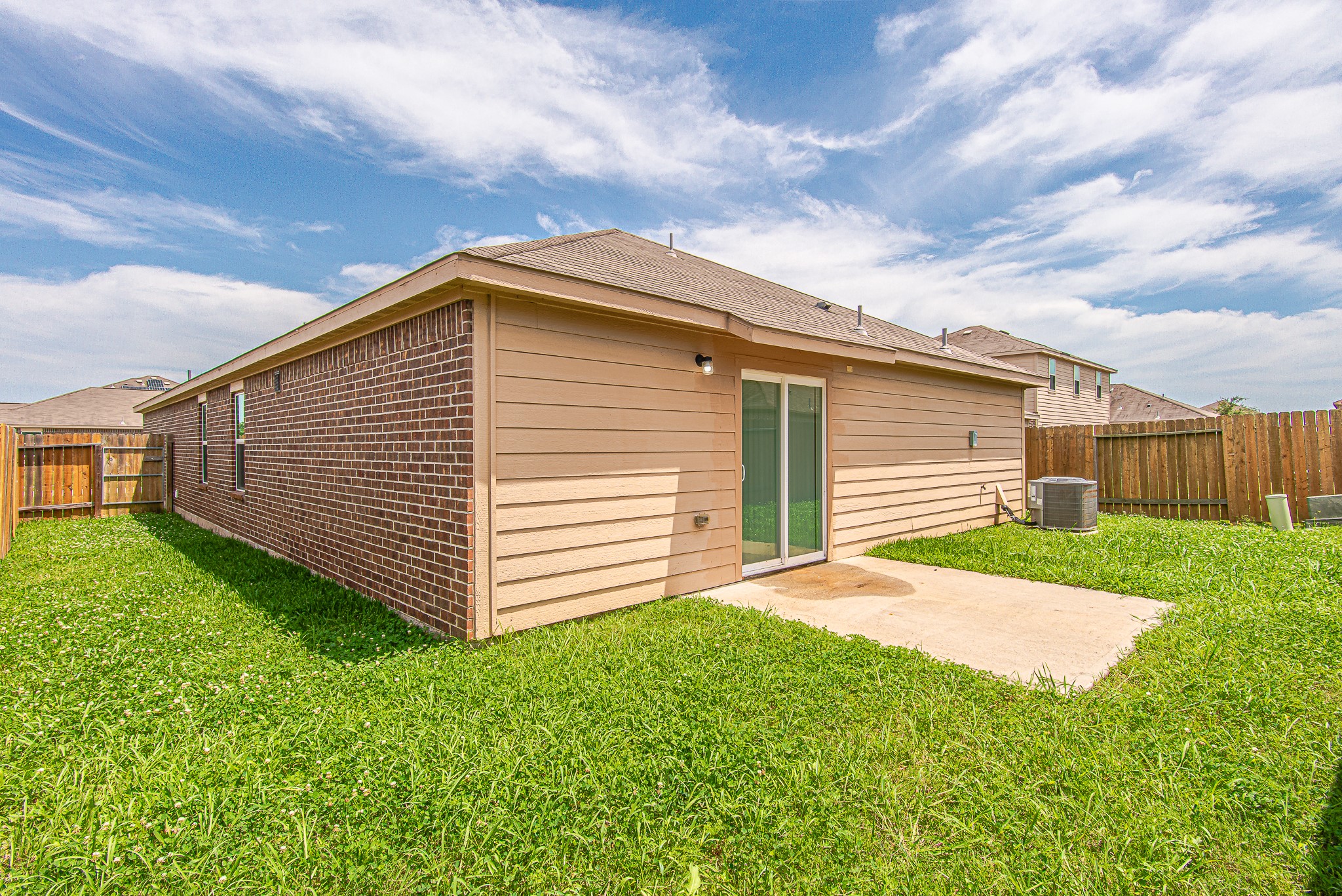 9522 Olive Stone Drive Rosharon, TX 77583 - Photo 28 of 29 a backyard of a house with lots of green space