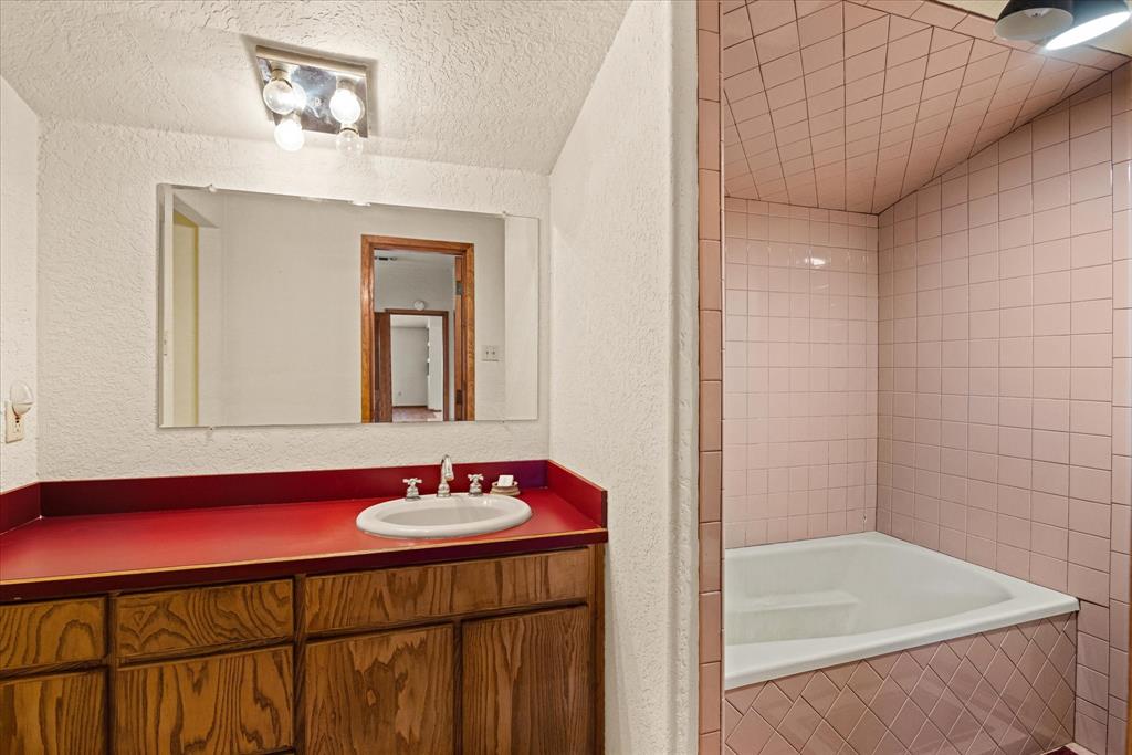 1601 Stafford Road Weatherford, TX 76088 - Photo 20 of 40 a bathroom with a sink and a mirror