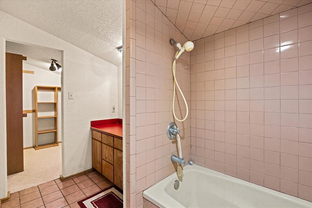 1601 Stafford Road Weatherford, TX 76088 - Photo 21 of 40 a bathroom with a shower